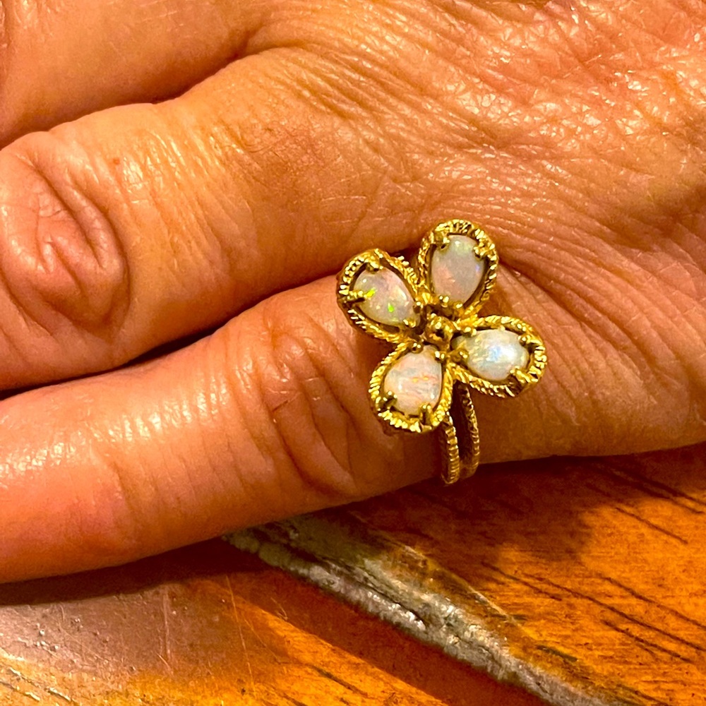 Stunning 14k & Opal Flower Ring